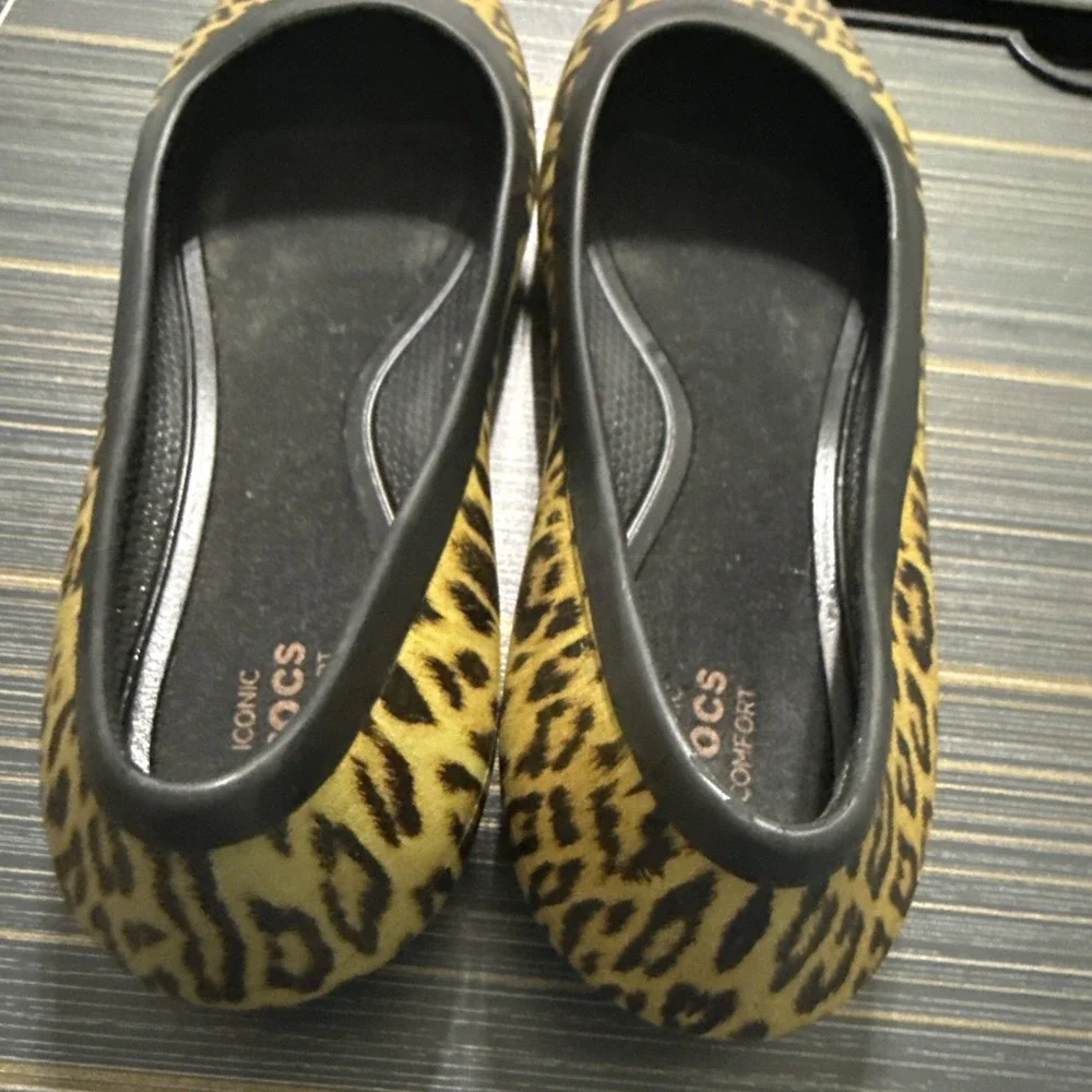 CROCS Lina Womens Size 7 Black Leopard Print Slip On‎ Ballet Flats Shoes